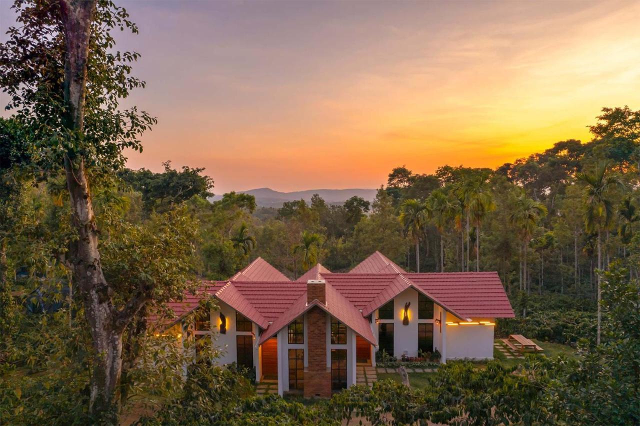 Stayvista At Cicada Chikmagalur 2Bhk Breakfast Included With Amazing View المظهر الخارجي الصورة