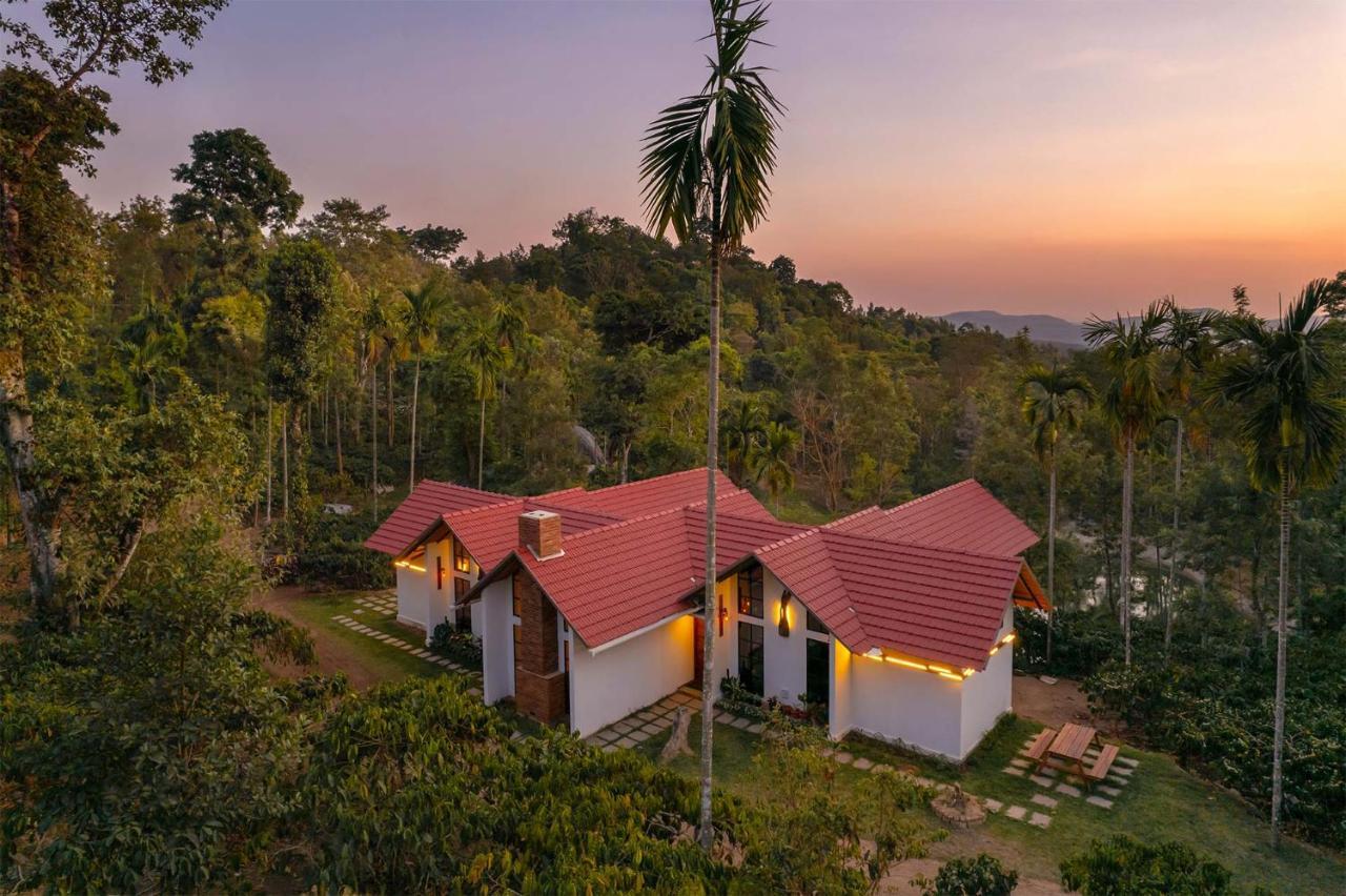 Stayvista At Cicada Chikmagalur 2Bhk Breakfast Included With Amazing View المظهر الخارجي الصورة