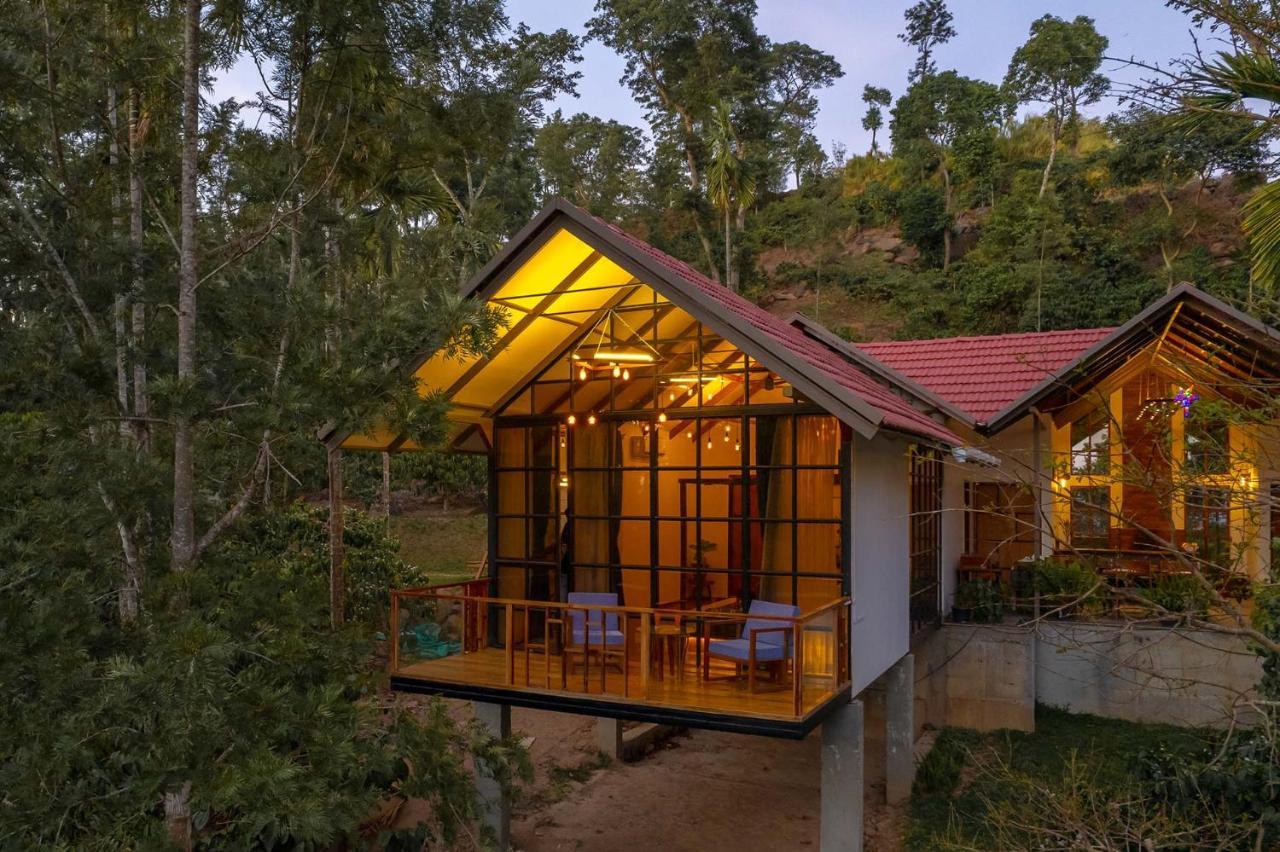 Stayvista At Cicada Chikmagalur 2Bhk Breakfast Included With Amazing View المظهر الخارجي الصورة